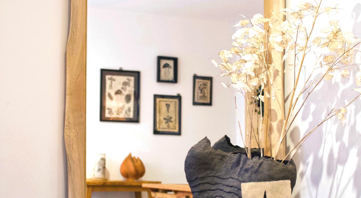 Composition d’objets d’Art &amp; d’Artisanat  - Mobilier - Miroir - Sculpture - Illustration …