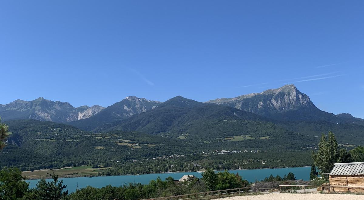 Club Hippique Alpin Serre-Ponçon - Une carrière avec vue