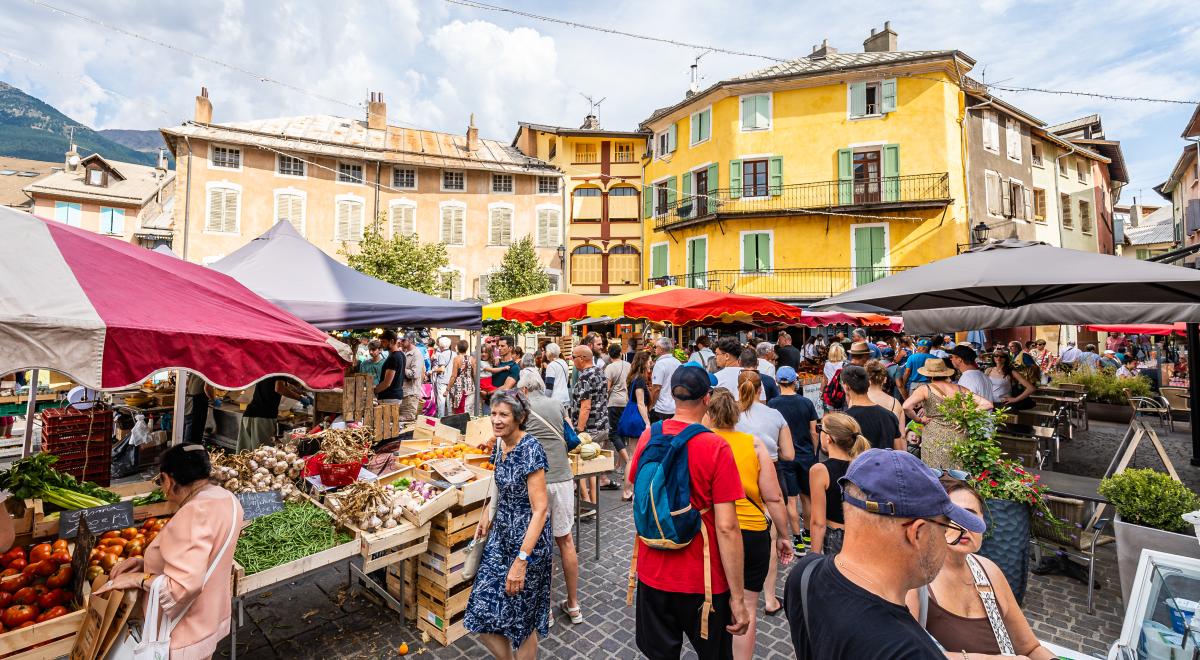 Marché d'Embrun - Mercredi et samedi - Marché d'Embrun - Mercredi et samedi Marché d'Embrun - Mercredi et samedi - Marché d'Embrun - Mercredi et samedi