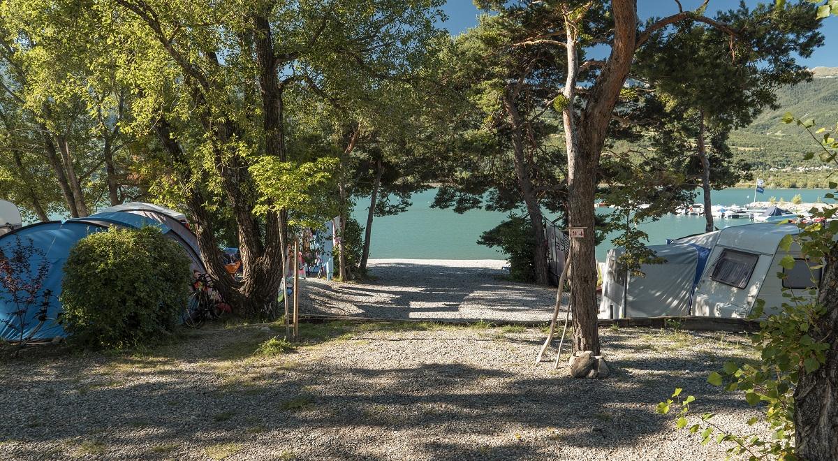 Emplacement au bord de l'eau - Emplacement au bord de l'eau Emplacement au bord de l'eau - Emplacement au bord de l'eau