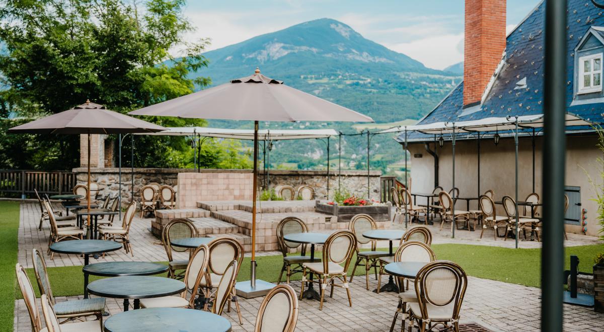 Hôtel Restaurant Spa La Robéyère EMBRUN - Hôtel Restaurant Spa La Robéyère EMBRUN Hôtel Restaurant Spa La Robéyère EMBRUN - Hôtel Restaurant Spa La Robéyère EMBRUN