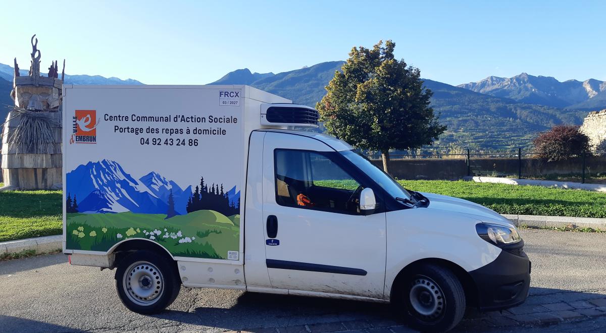Véhicule du Portage de Repas à Domicile CCAS