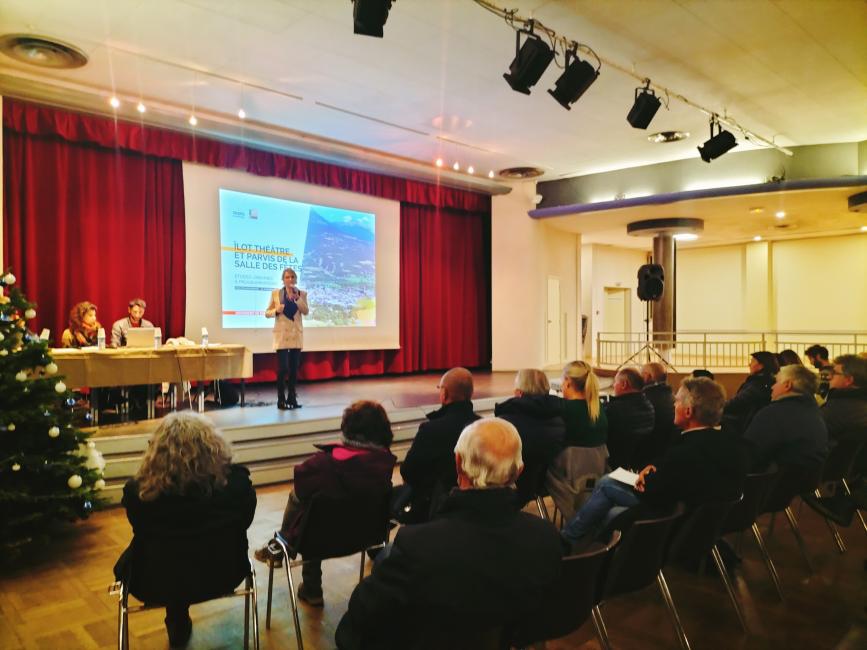 Réunion publique ilot théâtre